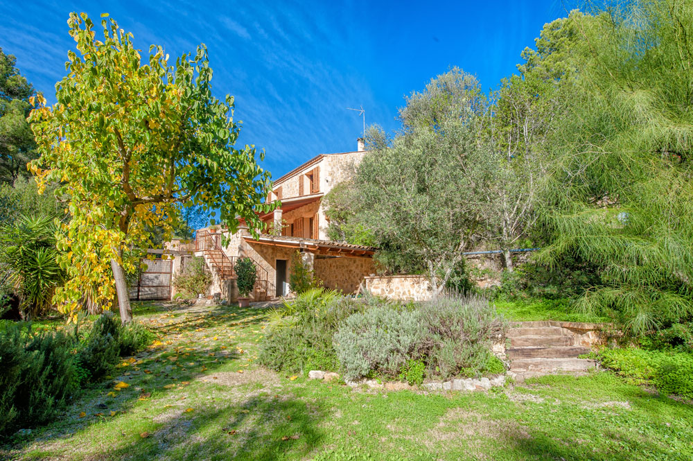 Spacious Finca with Pool in S&#8217;Arraco